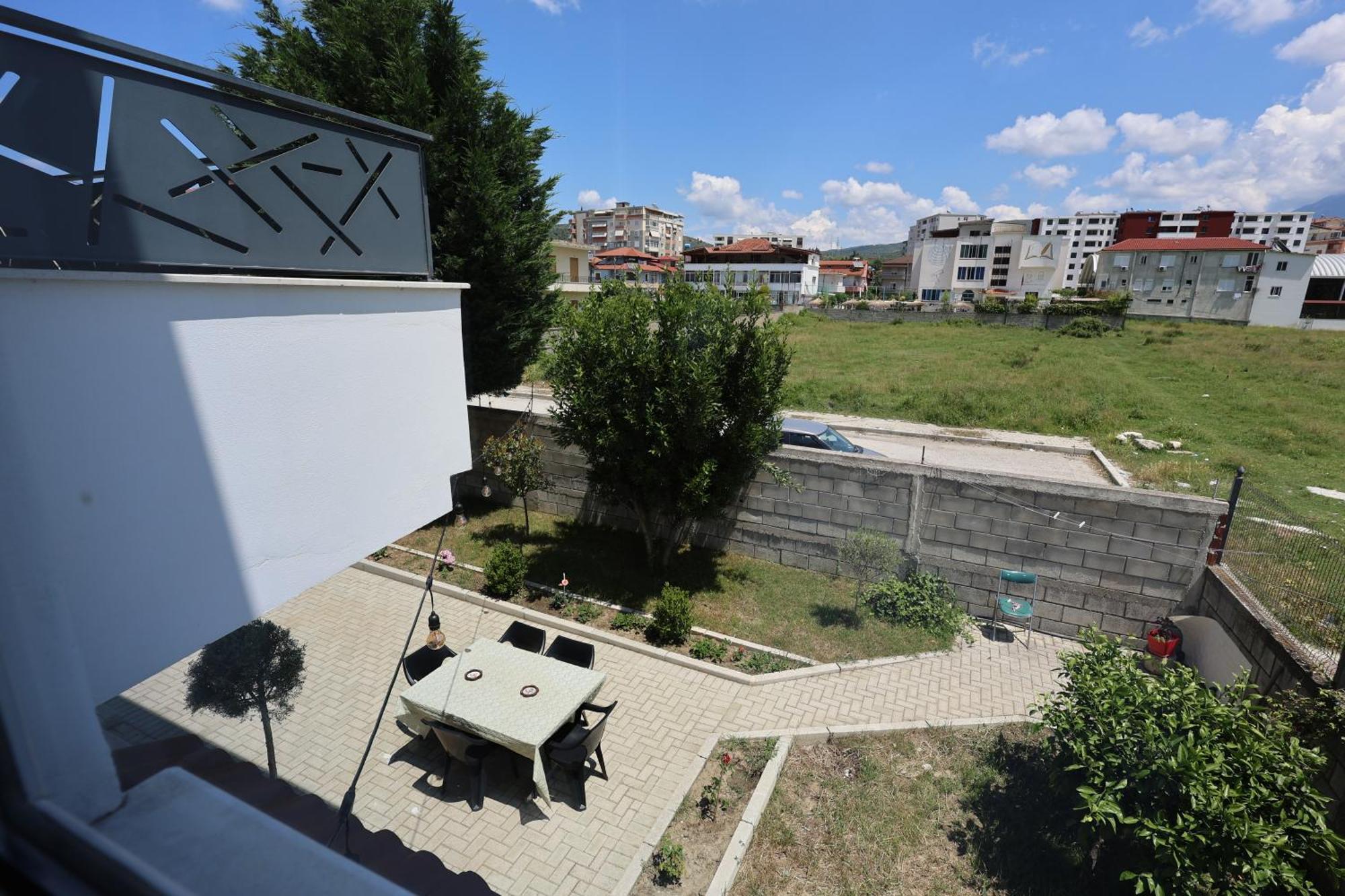 Baza Hostel - Swimming Pool Берат Экстерьер фото