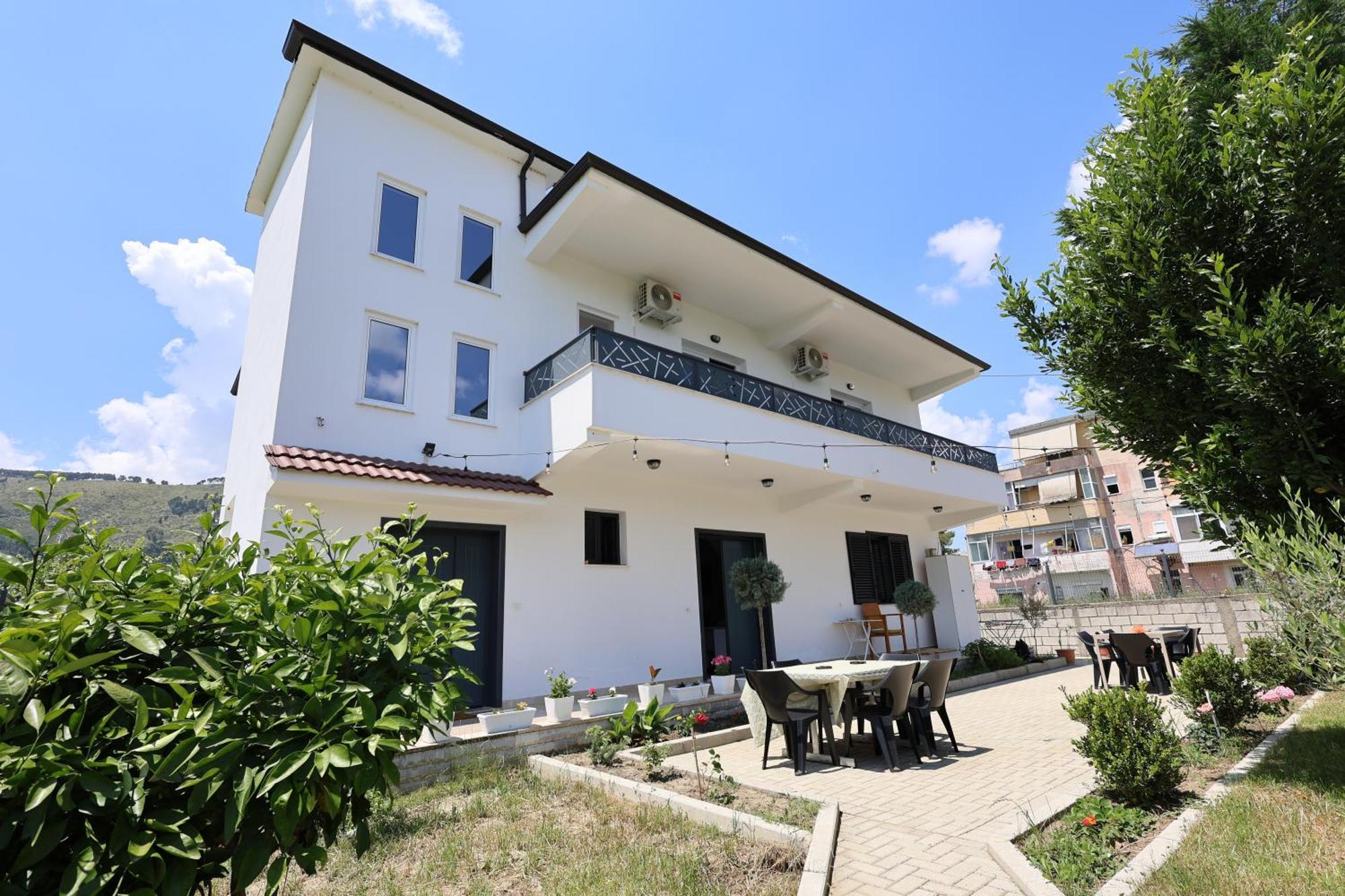 Baza Hostel - Swimming Pool Берат Экстерьер фото